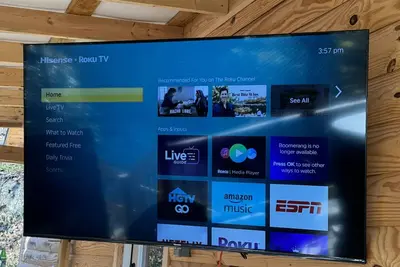 Image de New Charming 3-bedroom cabin with WiFi, Hot Tub & Atv trailer parking in Rrg