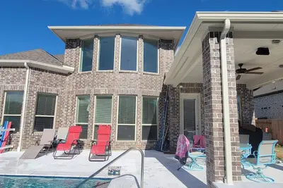 Image de Beautiful 5 + bedroom house near Galveston with game/media room, pool & hot tub