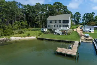 Image de Luxurious Waterfront Paradise with gorgeous water views& private deck 4bd/3bath