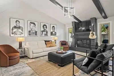 *The Legends* Pool, Putting Green & Fire Pit