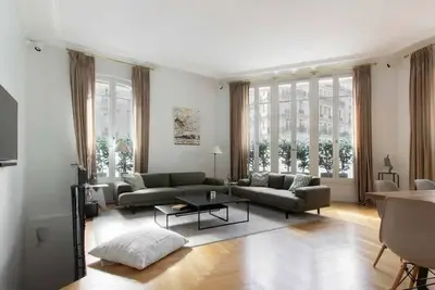 Image de GuestReady - Séjour de charme dans le 17ème