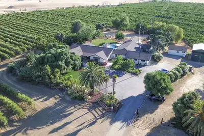 Image de Spacious And Private 2-Acre Estate Set Among An Olive Orchard