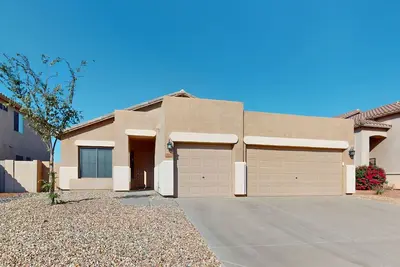 Image de Modern Villa with extremely private patio and pool deck - Central Ac