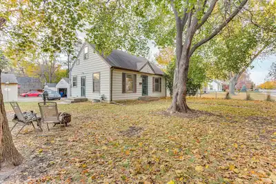 Image de 7 Mi to Downtown Minneapolis: Home w/ Fire Pit!