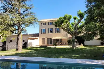 Image de Villa paisible en Provence, grand jardin et piscine ( entièrement rénovée )