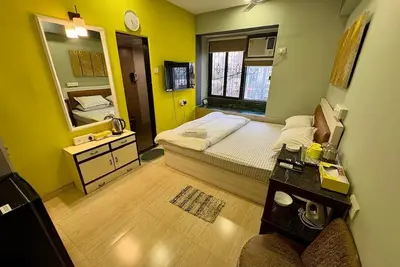 Charming Fully Furnished Studio at Hill Road, Bandra West.