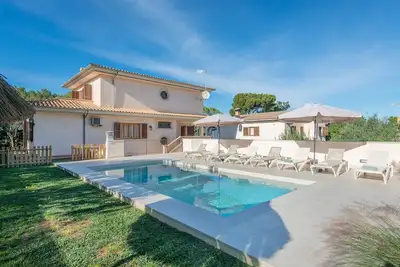 Image de Villa à Son Serra avec Piscine d'Eau Salée