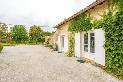 Image de Cottage au calme. Terrasse avec plancha. Jardin.