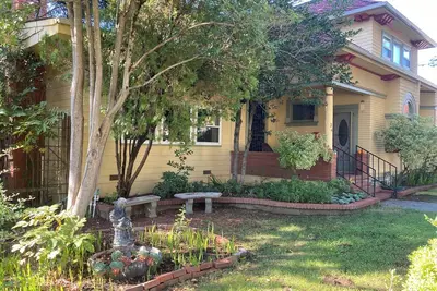 Image de Spacious wine country retreat; Sauna, hot tub, gym in charming Cloverdale.