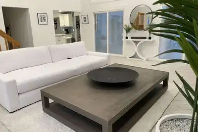 Image de Waterfront 2br Home in Brick w/ Swimming Pool