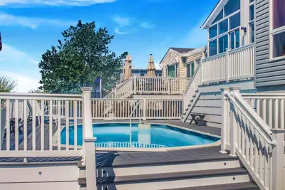 Image de Waterfront 3br Home in Brick w/ Swimming Pool