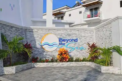 Hospitality Expert Bts 10br: Pool, Beach, Chef