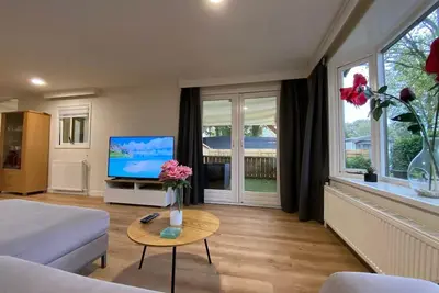 Image de Veluwe Holidays - Private Chalet With Barrel Sauna - Community Swimming Pool