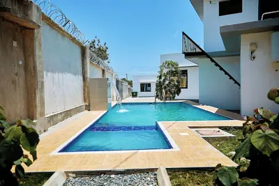 Image de 2-bedroom apartment in fantastic Dar es Salaam with WiFi, Pool and Ac