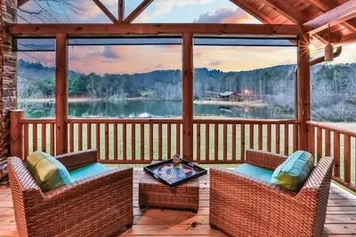 Image de Pet-friendy, lake-front cabin rental with outdoor fireplace, dock w/Jon Boat