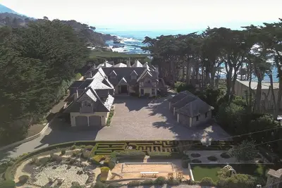Image de 3955 Coastal Cove - Luxury Ocean View Estate