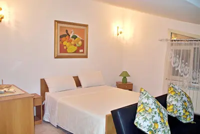 Secluded 5-bedroom villa in Motta Camastra with stunning views