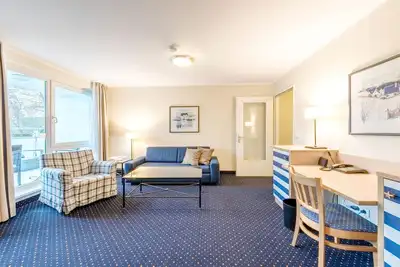 Image de Vacation apartment Küstenbrise at the Zingst pier with balcony