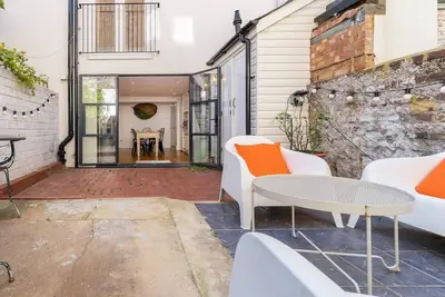 Image de Host & Stay | Sunny Terrace on Robert Street