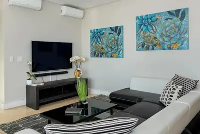 Image de Modern Comfort in Camps Bay\n\n