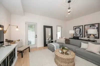 Modern Single Family Retreat - City Near!
