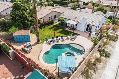 Image de 'Desert Moon' BoHo Chic 4bd/2ba Pool/Spa Home with Game Room Close to Festivals