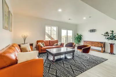 Image de Family-Friendly Aurora Apt w/ Shared Patio!