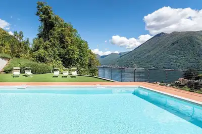 Image de Brand new apartment with lake view with balcony surrounded by nature equipped with all comforts for a wonderful holiday on Lake Como, the most beautiful lake in the world.
