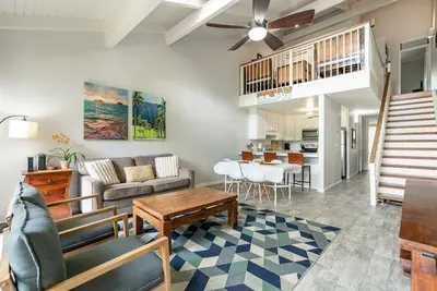 Image de Rare 2 Bedroom + Loft Townhouse on the North Shore