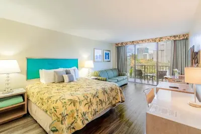 Image de Affordable Waikiki Stay with Walk to the Beach!