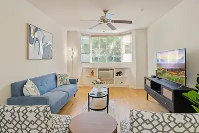Image de 2 Bed 2 Bath 2 Parking in Waikiki