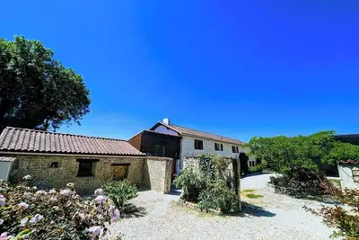 Image de Charente rustic farmhouse with heated pool and wonderful views, sleeps 13.