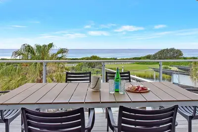 Image de Oceanview Escape at Caves Beach Villas
