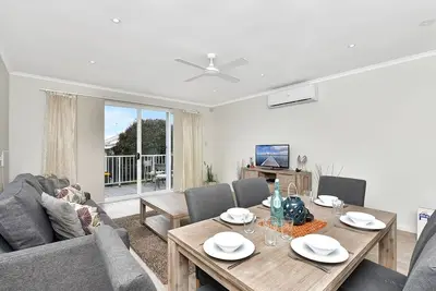 Image de Beach Escape at Caves Beach Villas