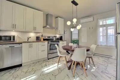 Image de Appartement chic rénové avec stationnement