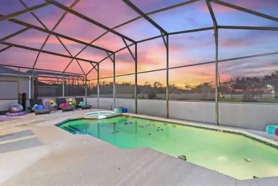 Image de 4br Pool Villa with Spa, Near Disney - Gated Resort!