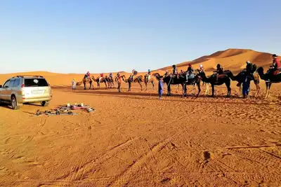 Image de Nuit Inoubliable dans des Tantes de Luxes en plein dessert de Merzouga!
