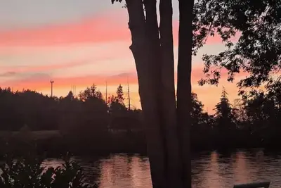 Enjoy Beautiful Sunsets on the Willamette River in a rural setting