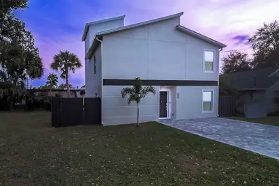 Image de New Home: Rooftop Seating - Grill - Pets - Sleeps 10