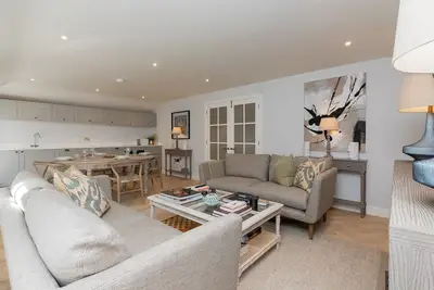 Image de Pass the Keys | Stunning coach house in central Bath with parking