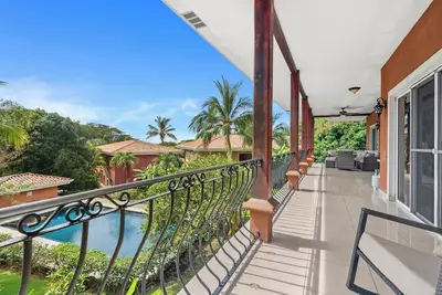 Image de Luxury Las Brisas Condo Ocean & Pool View 3 Min Walk to the Beach!