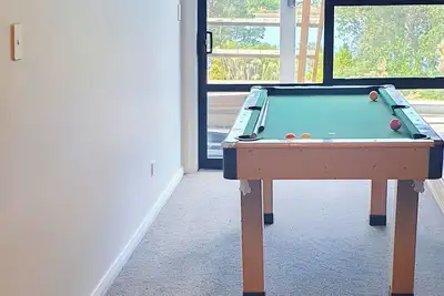 Image de Hosts on the Coast Waireka Waters