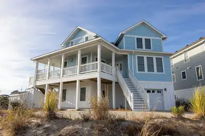 Image de Oceanside 7min walk2beach, 6br, Pool, HotTub, Foosball