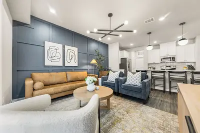 Image de The Mark, B/Cs - Luxurious 2bd/2ba condo 5 min from Downtown Bryan - New Listing