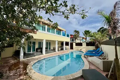 Image de Large 7br Villa near Palm Beach!