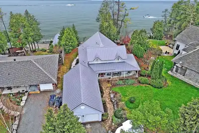 Image de Lakefront Cottage w/Hot Tub, Bbq Grill, Patio, Fire Pit, Dock, Sauna, Fire Place