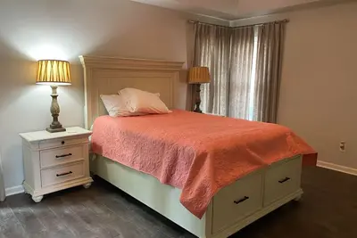 Image de Charming furnished house in Cordova Tn with WiFi, 2-car garage, jetted tub