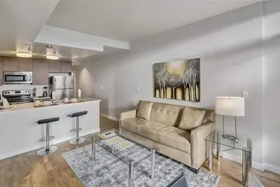 Image de nr Downtown St Paul 1br w\/ Resort Style amenities