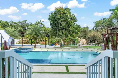 Image de Lakes of Dreams Miami- Farmhouse with private lagoon. The Perfect Place