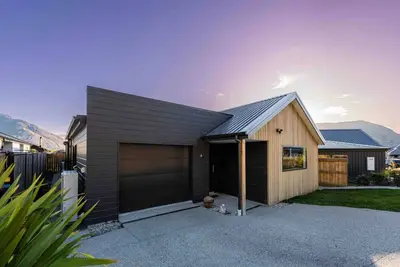 Image de Modern home with Spa!